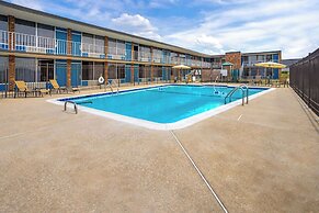 Days Inn by Wyndham Frederick