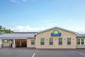 Days Inn by Wyndham Frederick