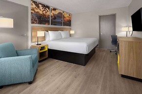 Days Inn by Wyndham Frederick