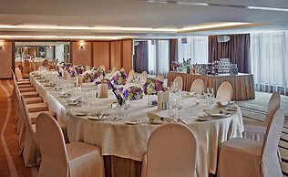 The Royal Pacific Hotel & Towers