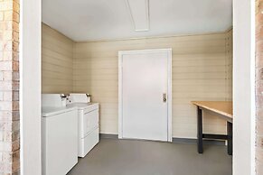 SureStay Plus by Best Western San Antonio Fiesta Inn