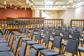Norwood Inn & Suites North Conference Center