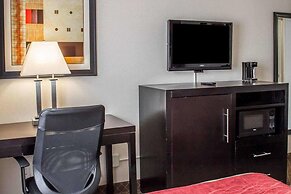 Norwood Inn & Suites North Conference Center