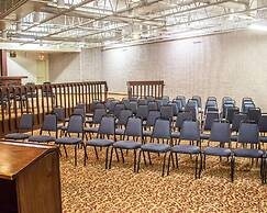 Norwood Inn & Suites North Conference Center