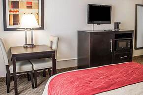 Norwood Inn & Suites North Conference Center