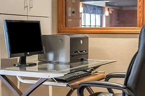 Norwood Inn & Suites North Conference Center