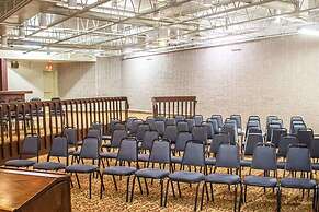 Norwood Inn & Suites North Conference Center