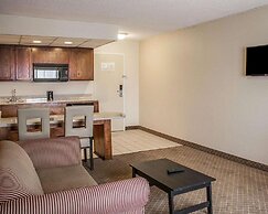 Norwood Inn & Suites North Conference Center