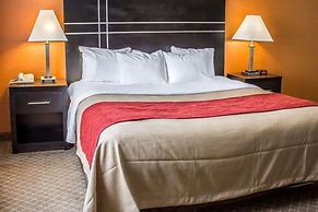 Norwood Inn & Suites North Conference Center