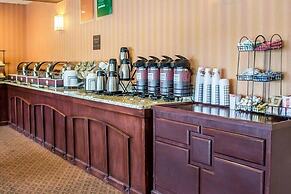 Norwood Inn & Suites North Conference Center