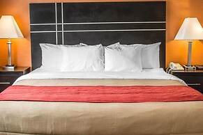 Norwood Inn & Suites North Conference Center