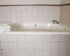 Norwood Inn & Suites North Conference Center