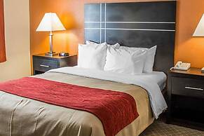 Norwood Inn & Suites North Conference Center