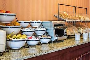 Norwood Inn & Suites North Conference Center