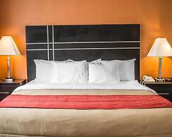 Norwood Inn & Suites North Conference Center