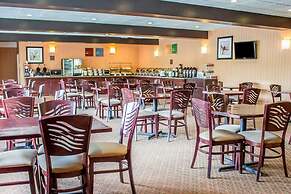 Norwood Inn & Suites North Conference Center