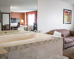 Norwood Inn & Suites North Conference Center