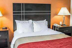 Norwood Inn & Suites North Conference Center