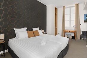 Le Phenix Hotel