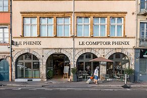 Le Phenix Hotel