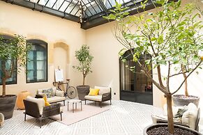 Le Phenix Hotel