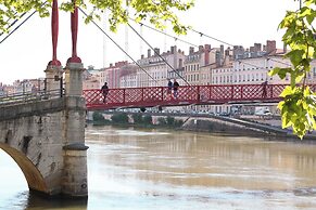 Le Phenix Hotel