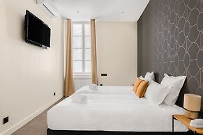 Le Phenix Hotel