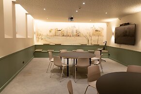 Le Phenix Hotel