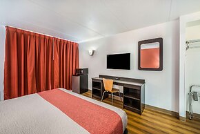 Motel 6 Henderson, TX