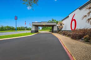 Motel 6 Henderson, TX