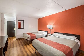 Motel 6 Henderson, TX