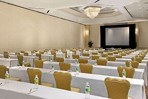 Hilton East Brunswick Hotel & Executive Meeting Center