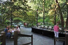 Crowne Plaza Atlanta Perimeter at Ravinia by IHG