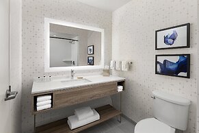 Crowne Plaza Atlanta Perimeter at Ravinia by IHG