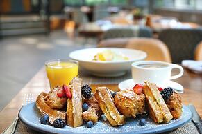 Crowne Plaza Atlanta Perimeter at Ravinia by IHG