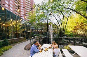 Crowne Plaza Atlanta Perimeter at Ravinia by IHG