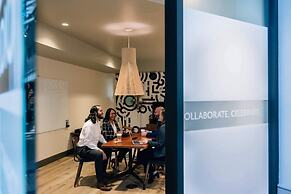 Crowne Plaza Atlanta Perimeter at Ravinia by IHG