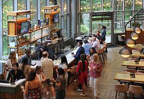 Crowne Plaza Atlanta Perimeter at Ravinia by IHG