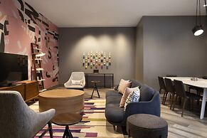 Crowne Plaza Atlanta Perimeter at Ravinia by IHG