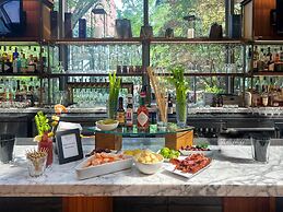 Crowne Plaza Atlanta Perimeter at Ravinia by IHG