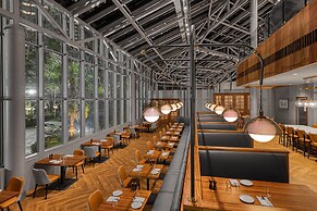 Crowne Plaza Atlanta Perimeter at Ravinia by IHG