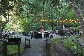 Crowne Plaza Atlanta Perimeter at Ravinia by IHG