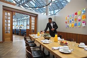 Crowne Plaza Atlanta Perimeter at Ravinia by IHG