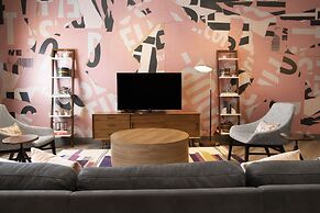 Crowne Plaza Atlanta Perimeter at Ravinia by IHG