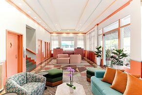Waldorf Towers South Beach
