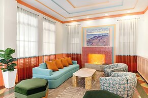 Waldorf Towers South Beach