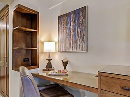 The Lodge at Vail, A RockResort