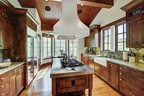 The Lodge at Vail, a RockResort by Vail Resorts