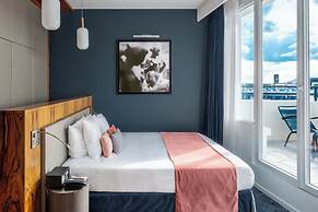 Pley Hotel