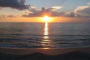 Radisson Suite Hotel Oceanfront